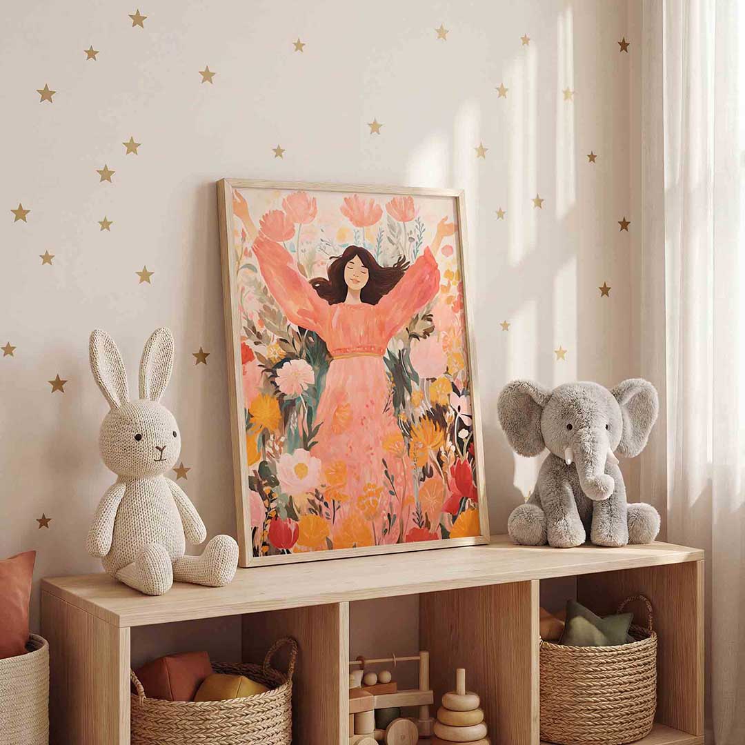 Vrouw in bloemen – staande kinderkamer wanddecoratie van WallArtistic