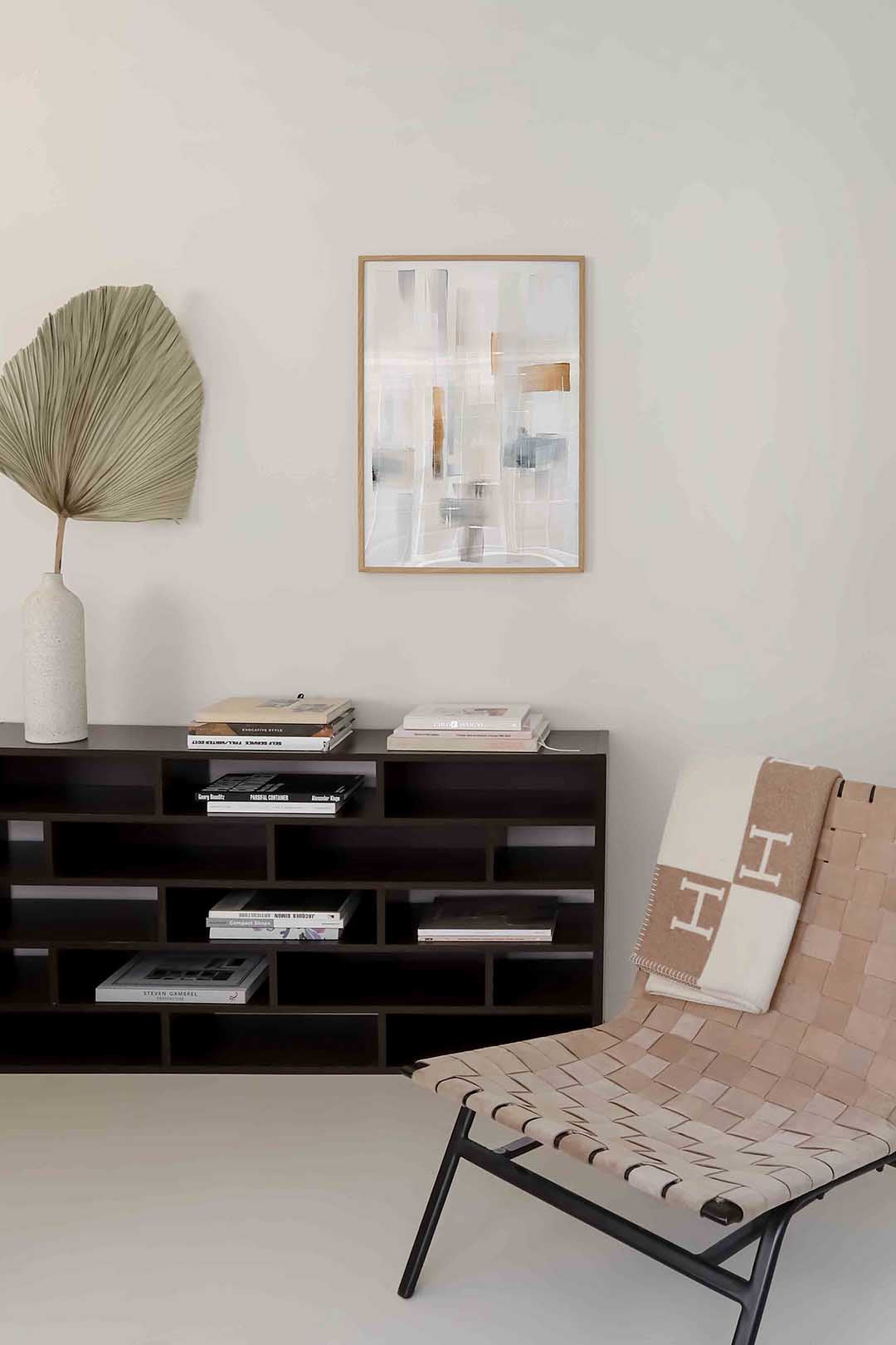 Abstracte beige en grijze vlakken – zachte abstracte poster in staand formaat