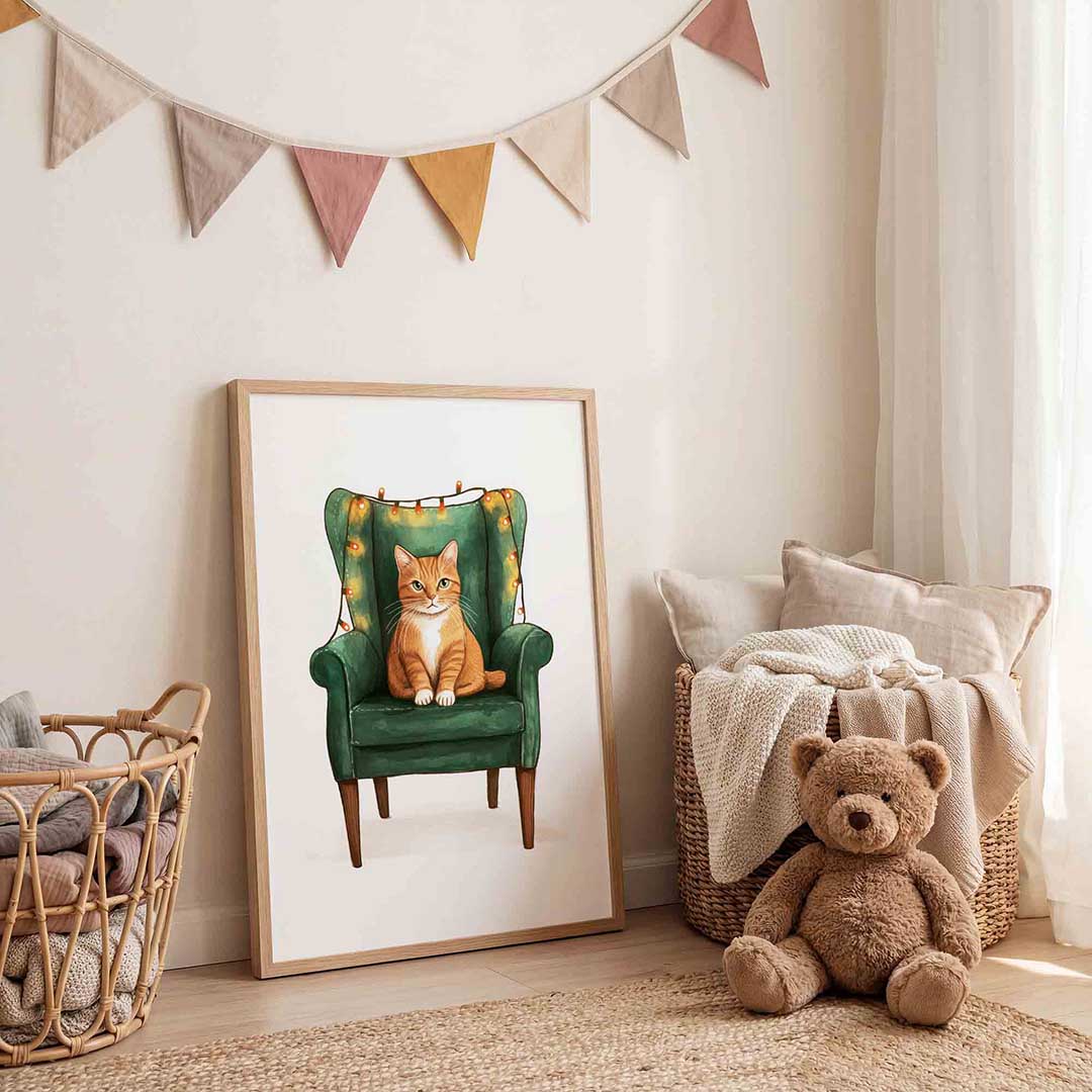 Kat op groene stoel – speelse wandkunst als portret kinderposter