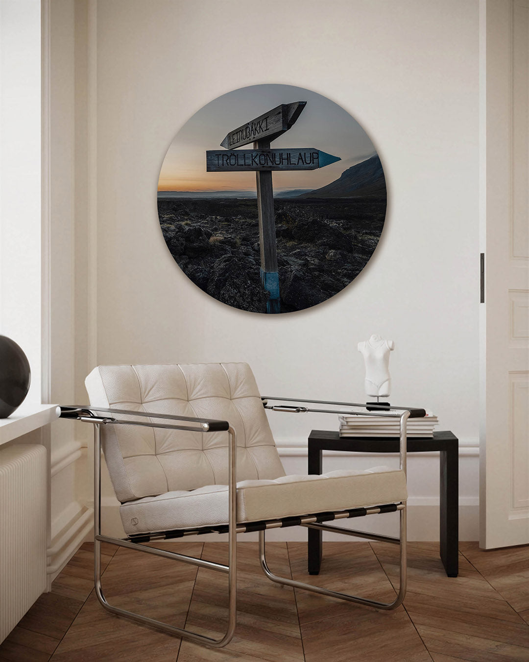 Wegwijzer in landschap – fotografie muurcirkel als ronde wanddecoratie