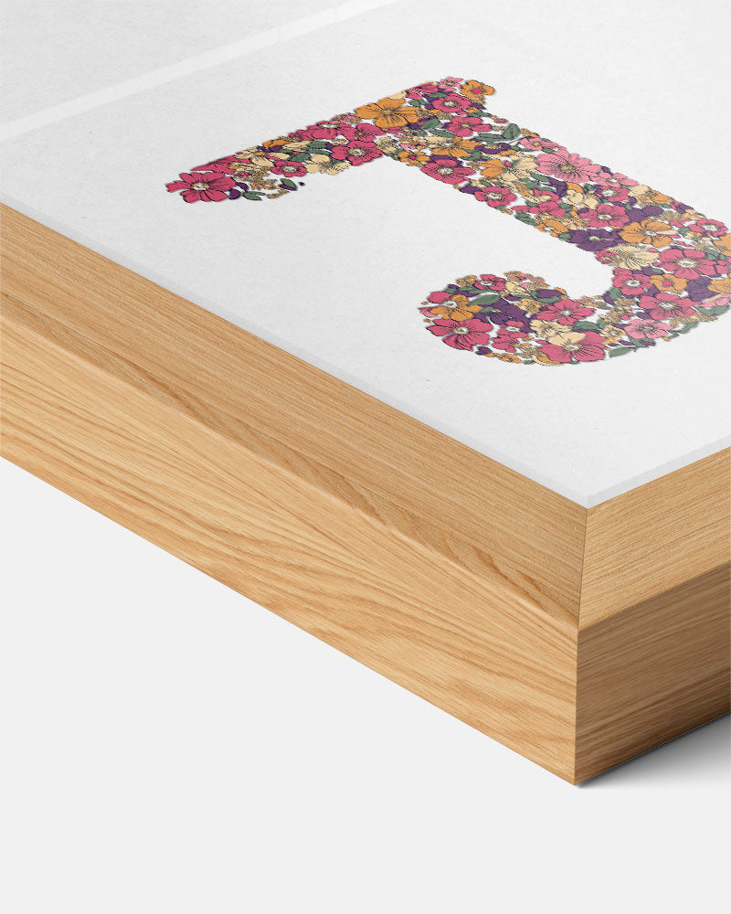 Bloemenschrift J – kids poster als vrolijke staande wanddecoratie