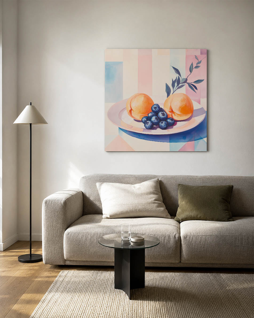 Fruit op bord kunstwerk – detailweergave – dit werk toont een bord met perziken en bosbessen tegen een kleurrijke achtergrond