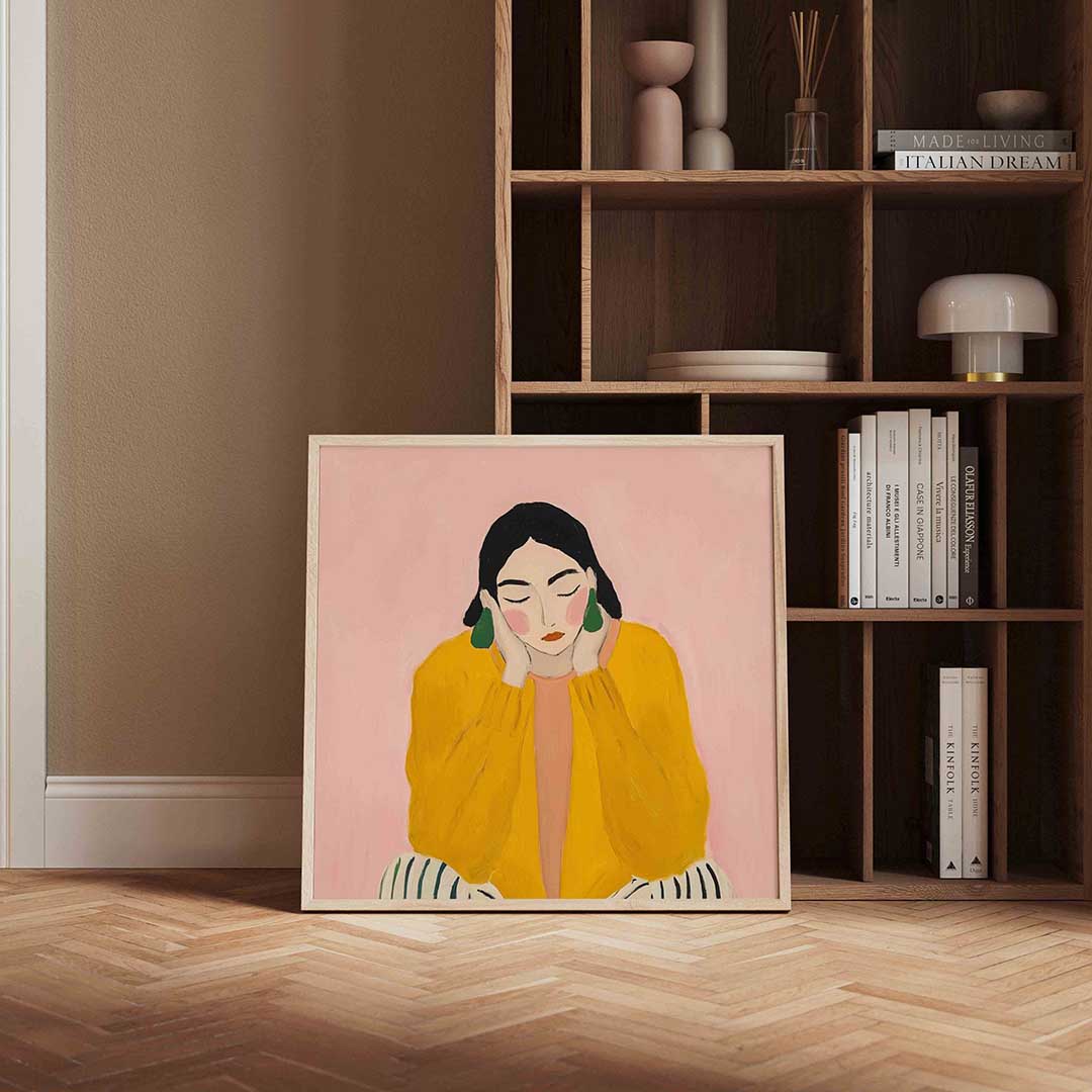 Vrouw met gele trui – moderne poster in vierkant formaat
