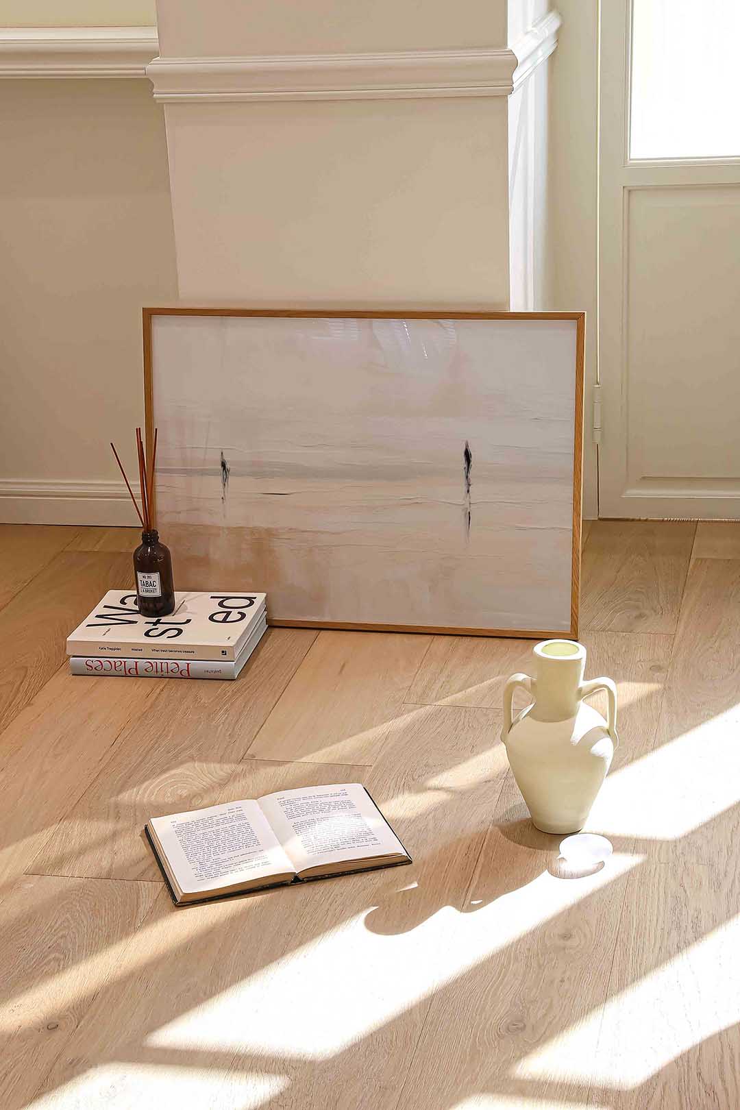 Twee figuren in landschap – liggende kleurrijke abstracte wanddecoratie van WallArtistic