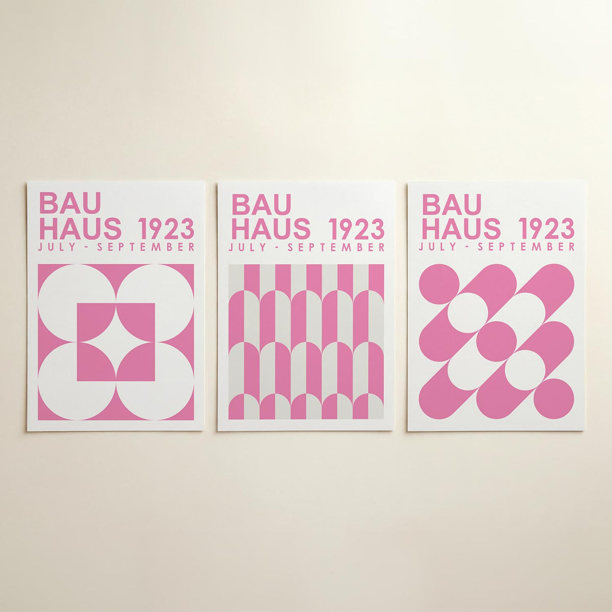 Vormen en vlakken posterset – detailweergave – deze posterset in drie delen toont een speelse combinatie van roze en wit.