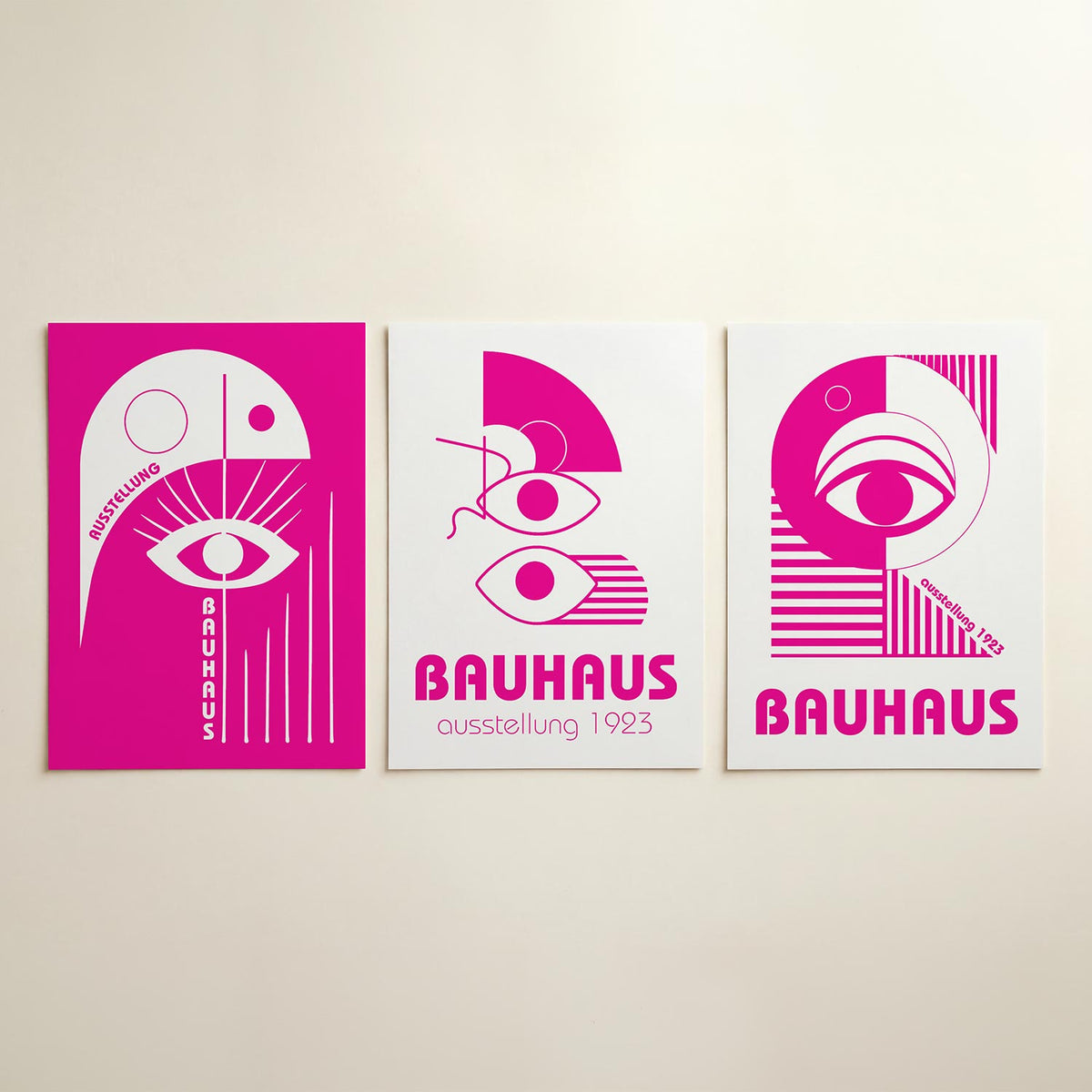Oog en lijnen driedelige posterset in interieur