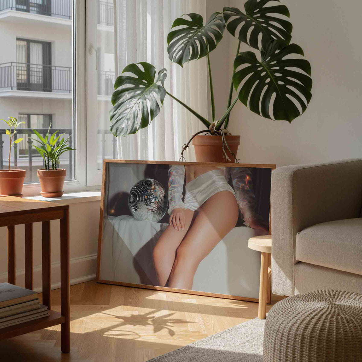 Glanzende disco en witte stof – moderne wandkunst als landscape poster
