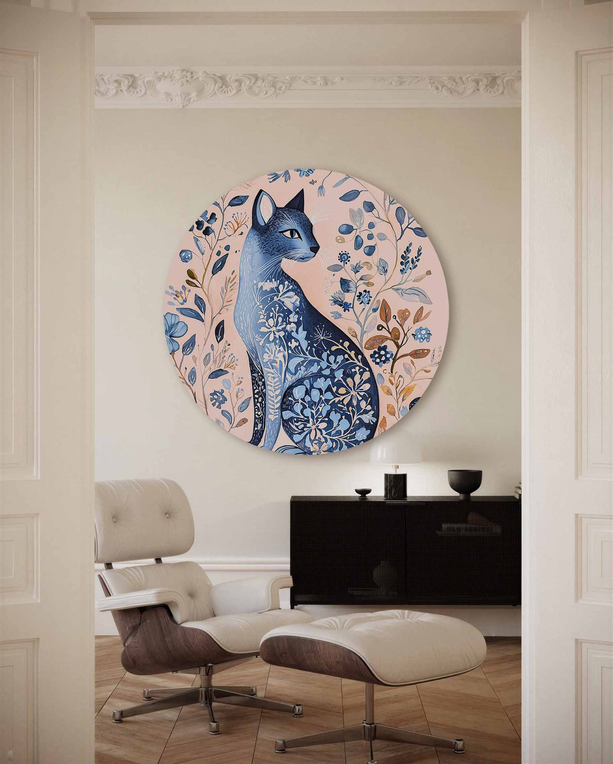 Blauwe kat en bloemen – illustratie muurcirkel als ronde muurdecoratie