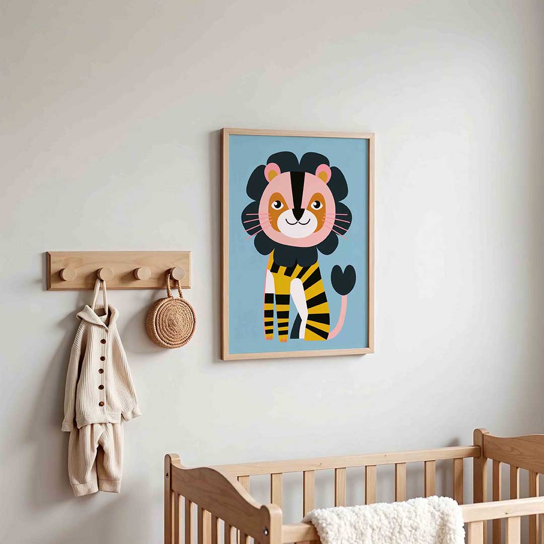 Leeuw op blauwe achtergrond – kinderposter in staand formaat