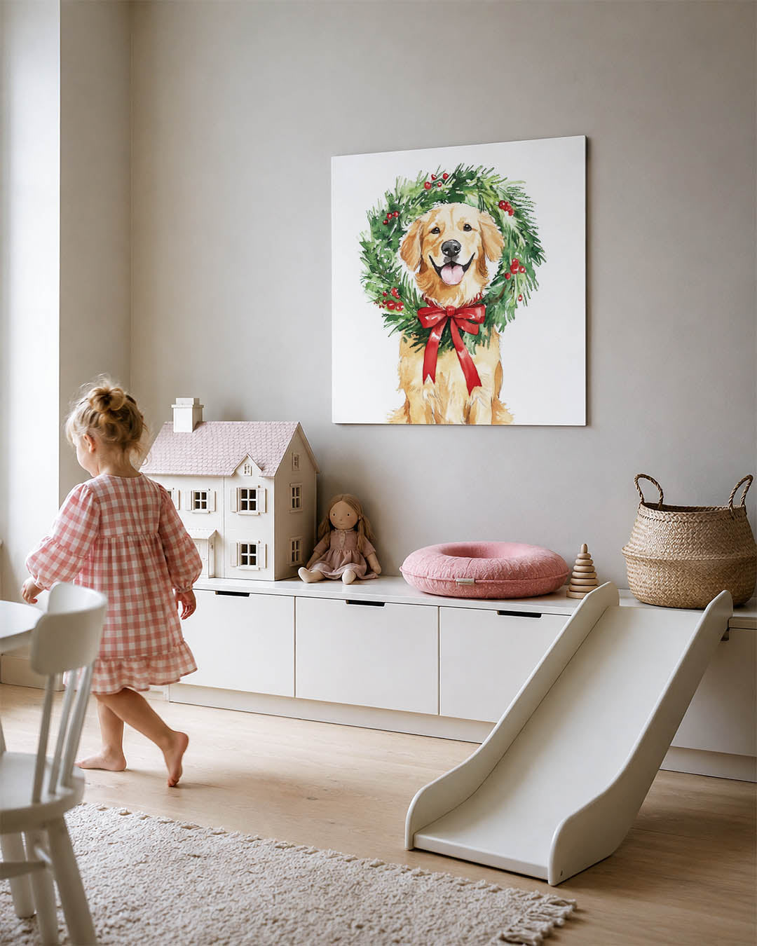 Hond met kerstkrans kunstwerk – tweede productweergave – een vrolijke hond met een groene krans en rode bessen. De krans is