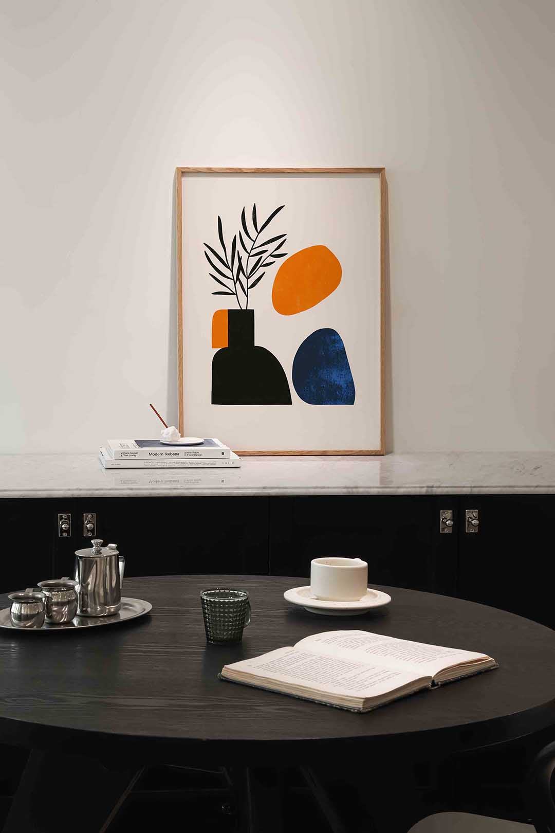Abstracte vormen en bladeren – moderne poster in staand formaat