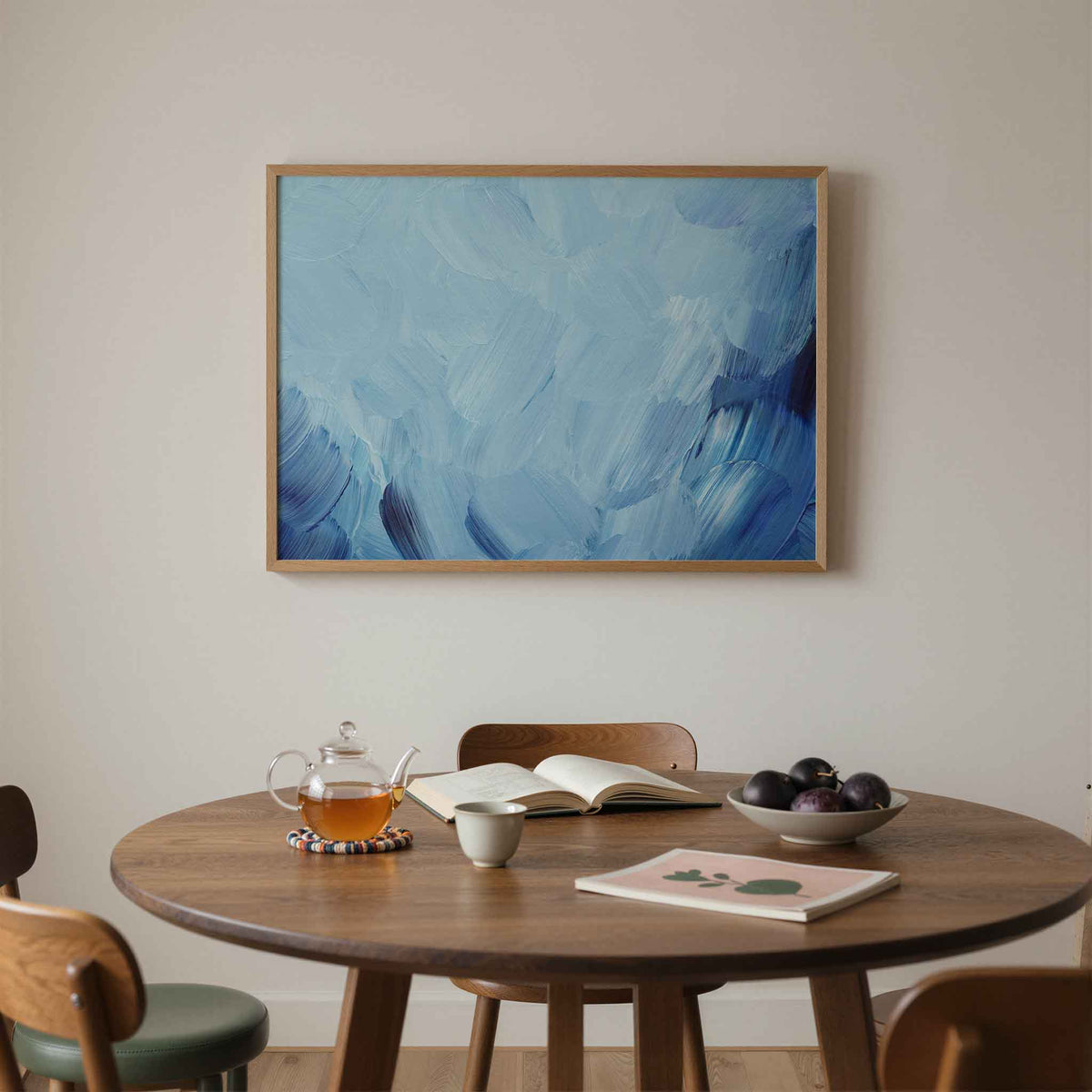 Blauwe penseelstreken – liggende schilderkunst wanddecoratie van WallArtistic