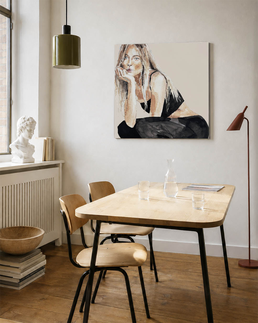 Vrouwelijke contouren kunstwerk – vierkante wanddecoratie – dit kunstwerk toont een vrouw in een ontspannen pose met zachte