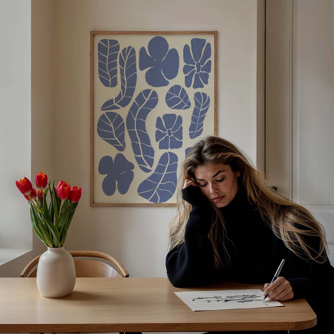 Botanische Pastelblauw – bloemen poster in staand formaat