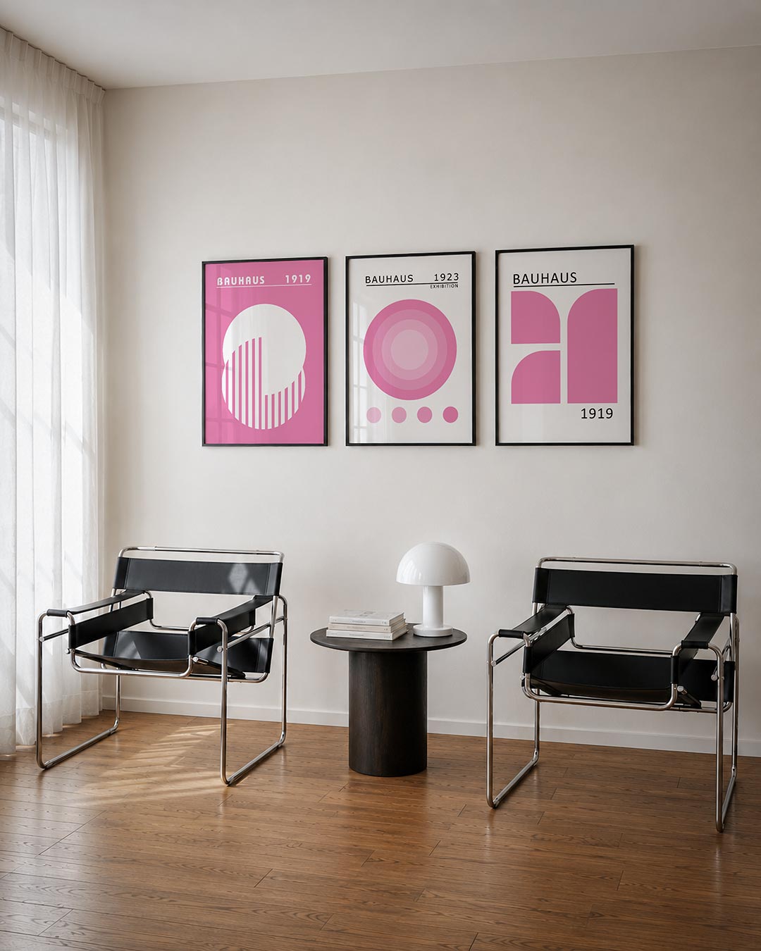 Cirkel en strepen posterset – derde productweergave – een grote witte cirkel met verticale roze strepen tegen een roze
