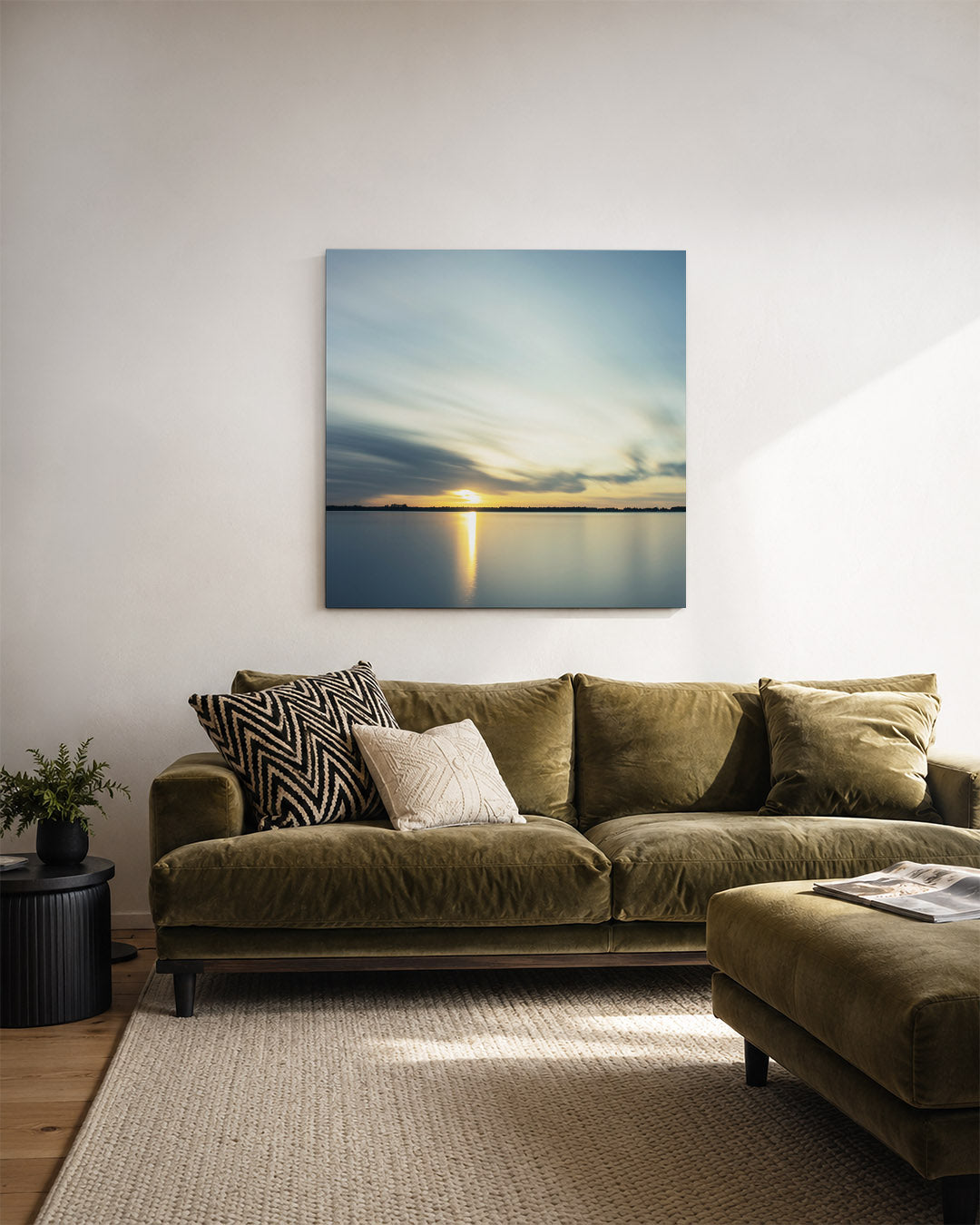 Rustige zonsondergang kunstwerk – derde productweergave – deze kunstwerk toont een serene zonsondergang boven een kalm