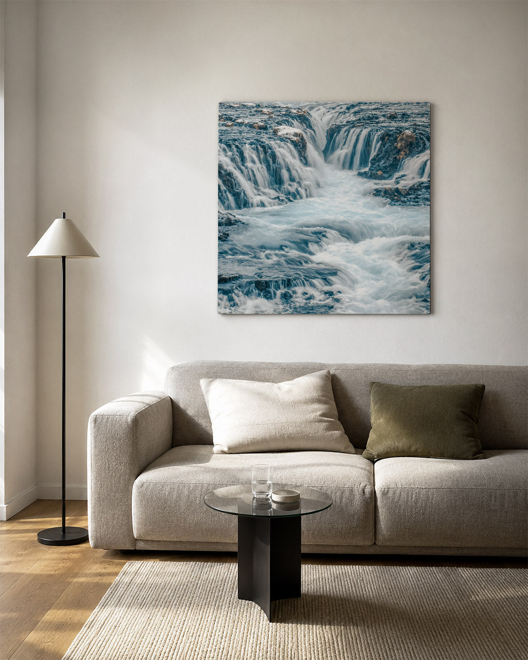 Dynamische waterval kunstwerk – vierkante wanddecoratie – deze kunstwerk toont een krachtige waterval met stromend water dat