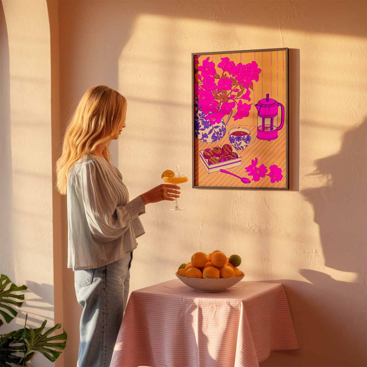 Roze Bloemen en Koffie Moment – keuken poster als sfeervolle staande wanddecoratie