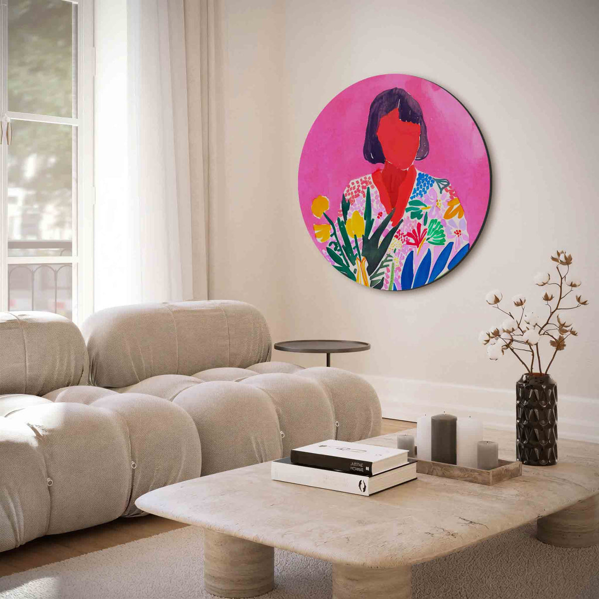 Vrouw met bloemen – muurcirkel met abstracte texturen voor aan de muur