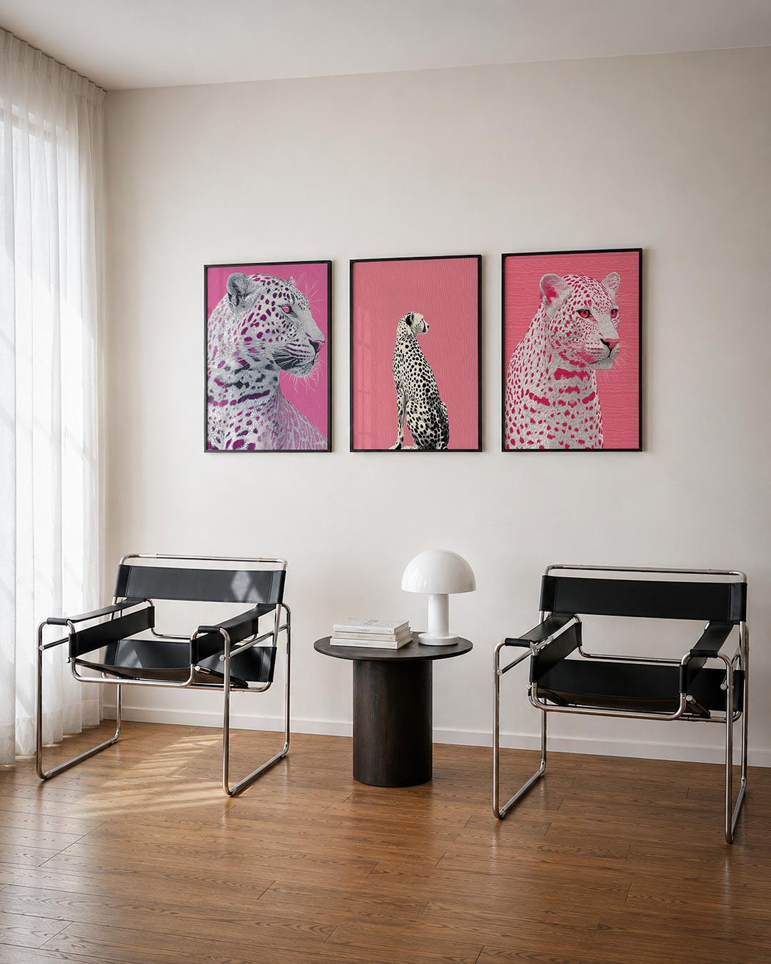 Roze luipaard portret driedelige posterset – een gedetailleerd luipaard met roze en paarse accenten