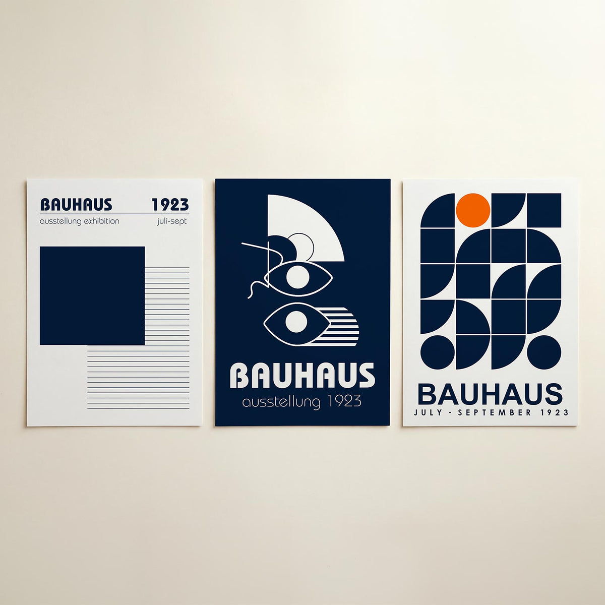 Vorm en lijnen posterset – detailweergave – deze posterset in drie delen toont een donkerblauw vierkant bovenop fijne