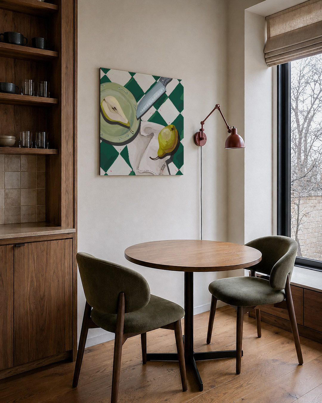 Fruit en mes compositie kunstwerk – derde productweergave – dit werk toont een gesneden peer op een bord, een mes en een hele