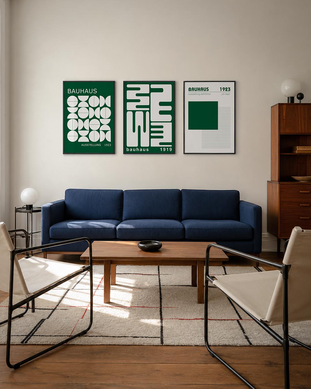 Vormenspel en ritme driedelige posterset – deze posterset in drie delen toont een speelse ordening van witte halve cirkels en