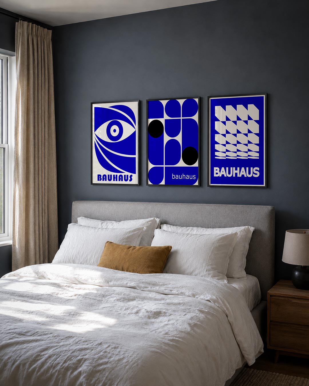 Oog en lijnen posterset – derde productweergave – een blauw oog met strakke lijnen en gebogen vormen, omlijst door een helder