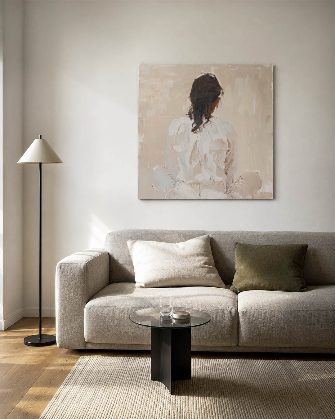 Vrouw in reflectie kunstwerk – vierkante wanddecoratie – dit werk toont een vrouw van achteren, zittend in een serene