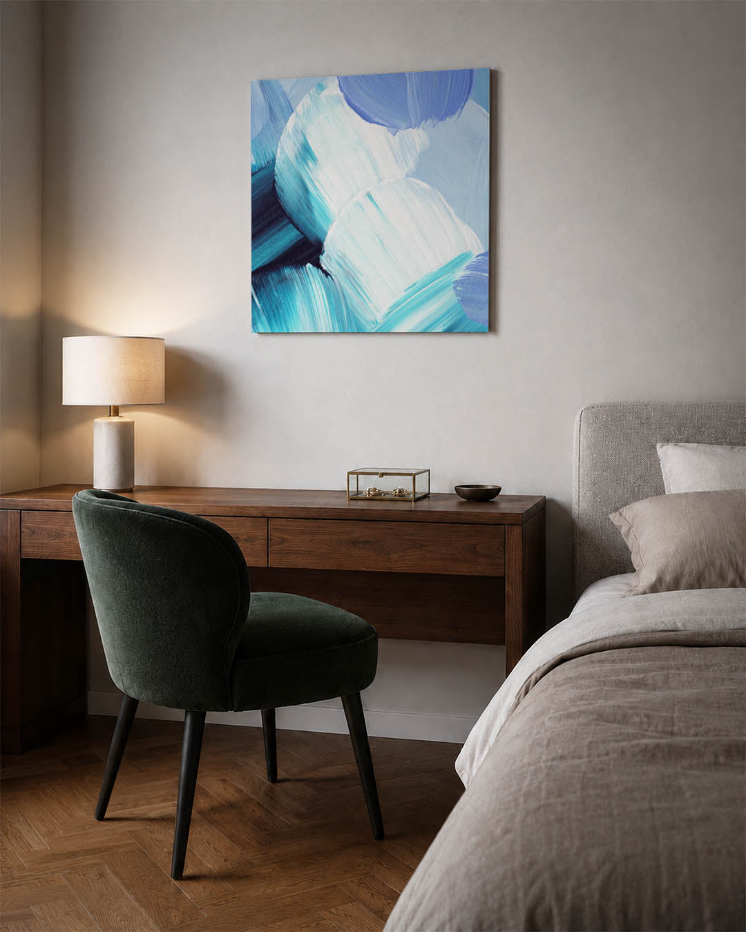 Kleurencompositie kunstwerk – materiaalweergave – dit werk toont vloeiende penseelstreken in blauw en wit, met subtiele