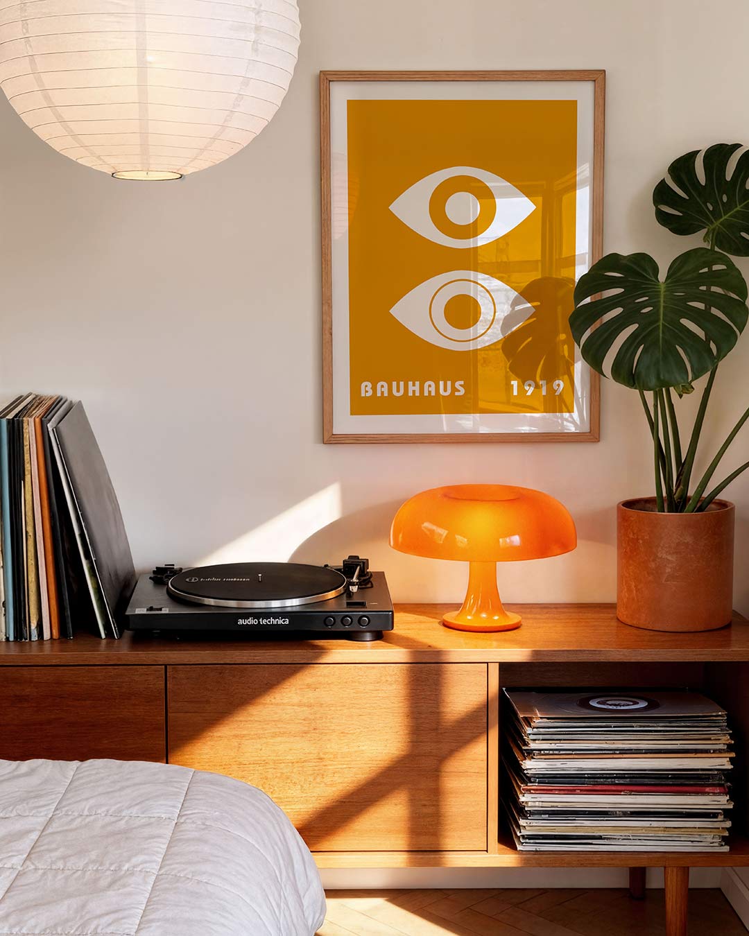 Oogvormen en tekst – geometrische Bauhaus poster in staand formaat