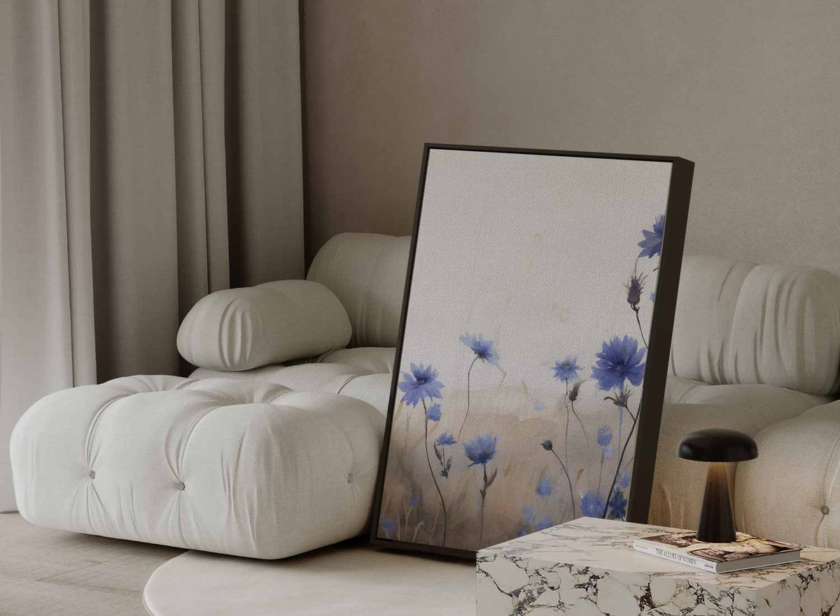 Blauwe Bloemen in Zachte Aquarel – staande wandkunst voor woonkamer of interieur