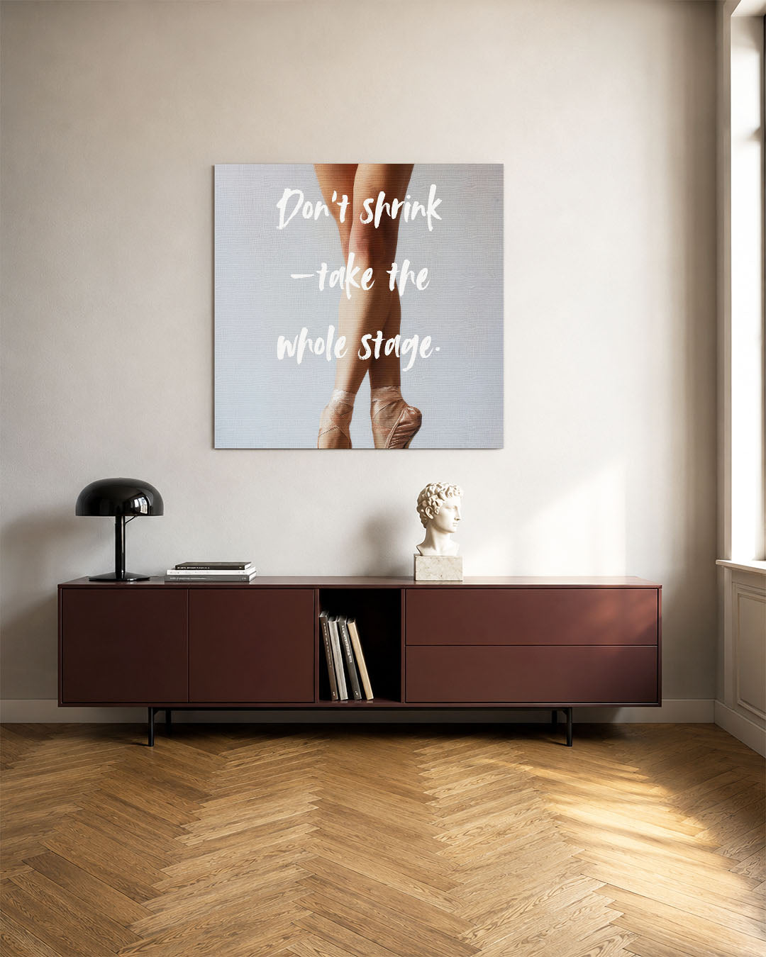Inspirerende dans kunstwerk – tweede productweergave – dit kunstwerk toont benen in spitzen met een inspirerende tekst. De