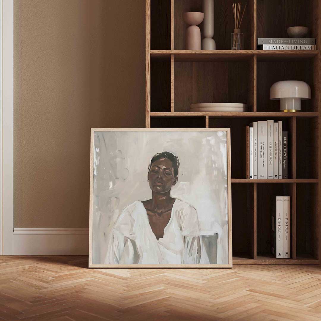 Vrouw in witte kleding – vierkante design wanddecoratie van WallArtistic
