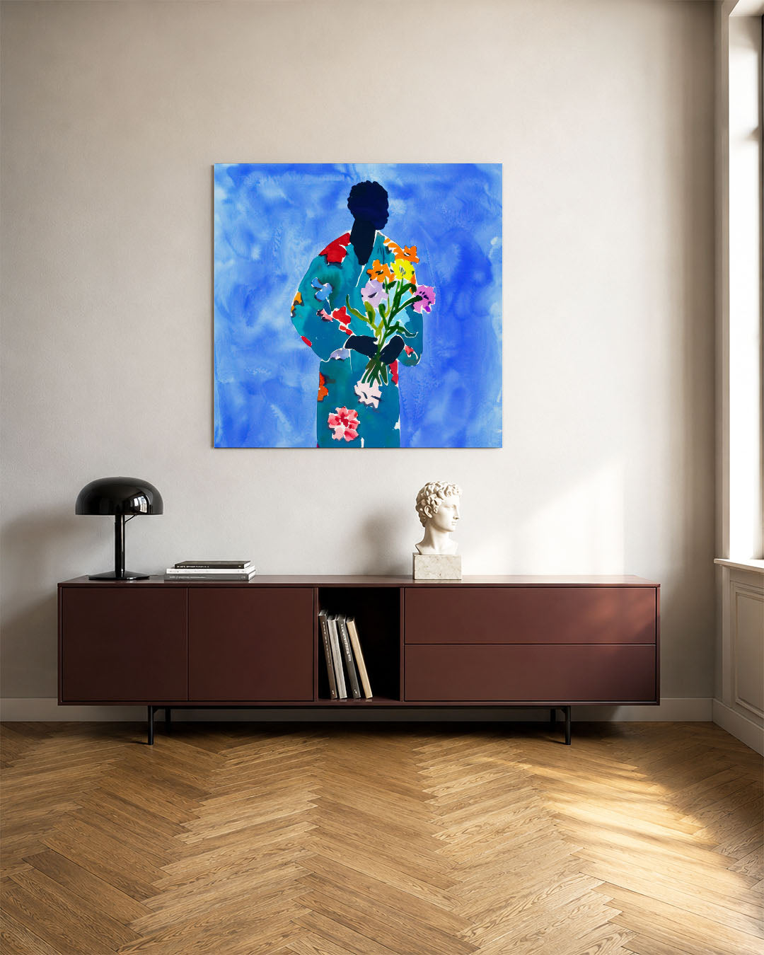 Vrolijke bloemenfiguur kunstwerk – tweede productweergave – dit werk toont een silhouet met een kleurrijke bloemenprint tegen