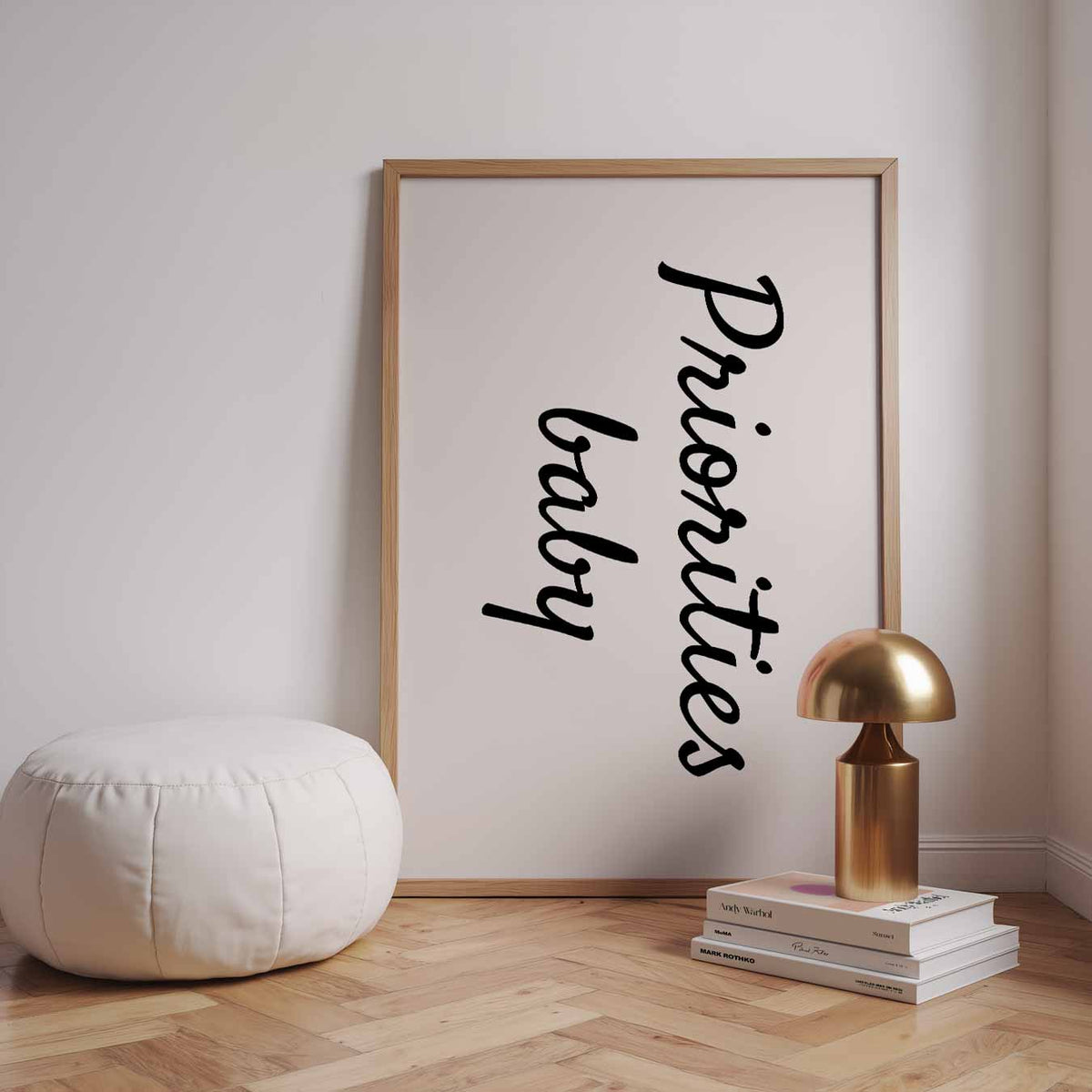 Priorities Baby Spreuk – urban poster in staand formaat