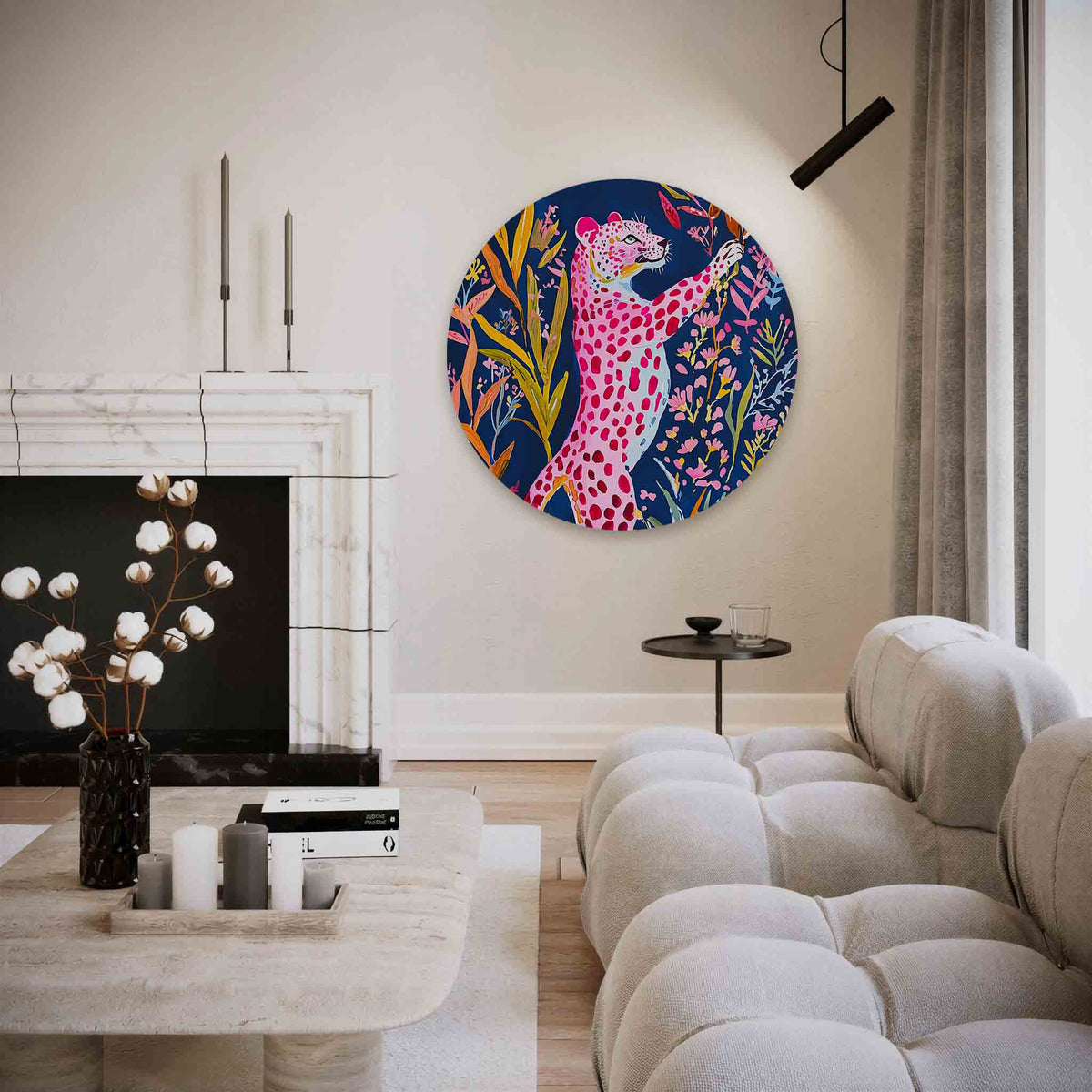 Roze luipaard met bloemen – vrouwelijk portret muurcirkel als wanddecoratie
