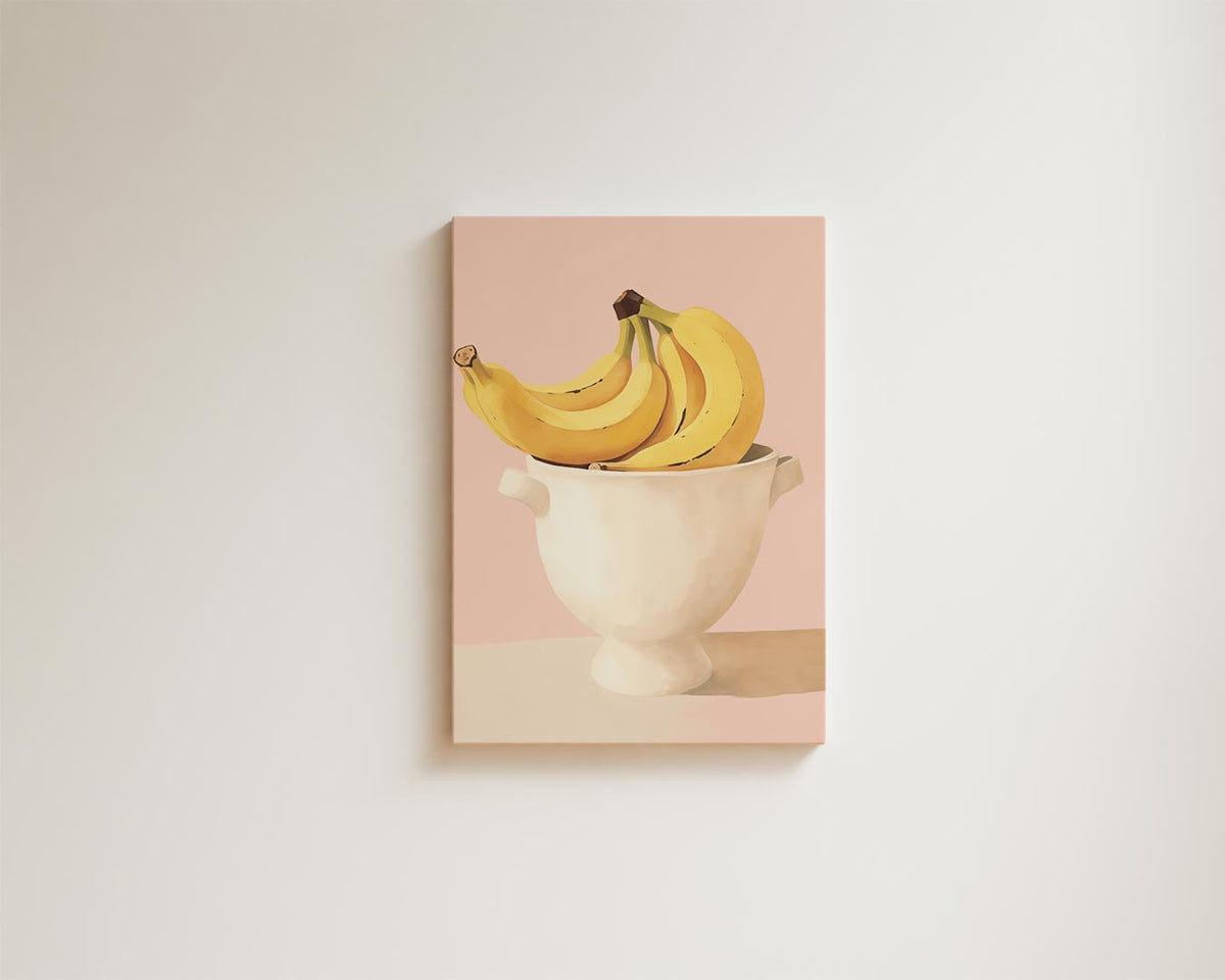 Bananen in een Witte Kom op Roze Achtergrond – modern portret kunstwerk van WallArtistic