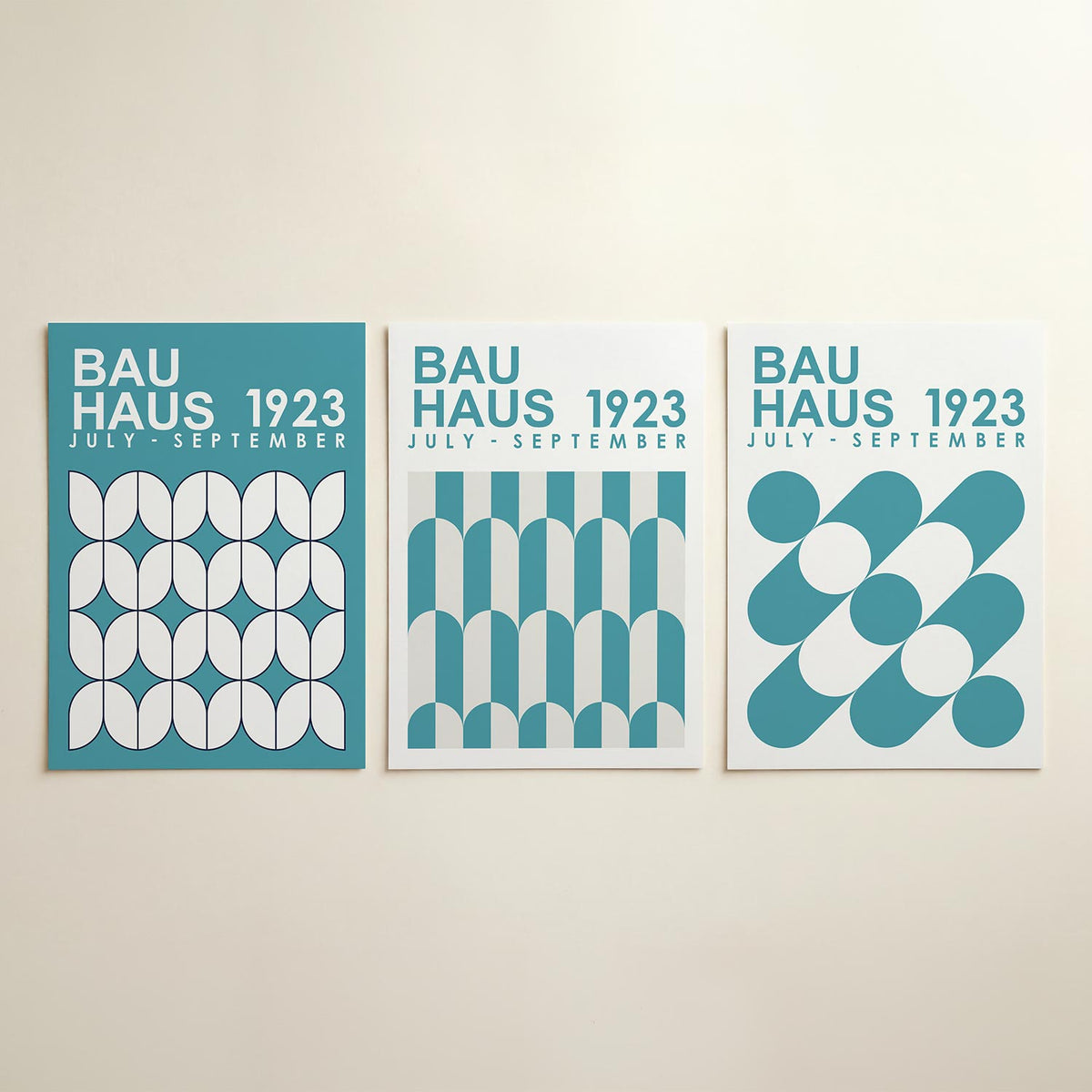 Vorm en ritme posterset – detailweergave – deze posterset in drie delen toont een ritmisch patroon van witte vormen op een