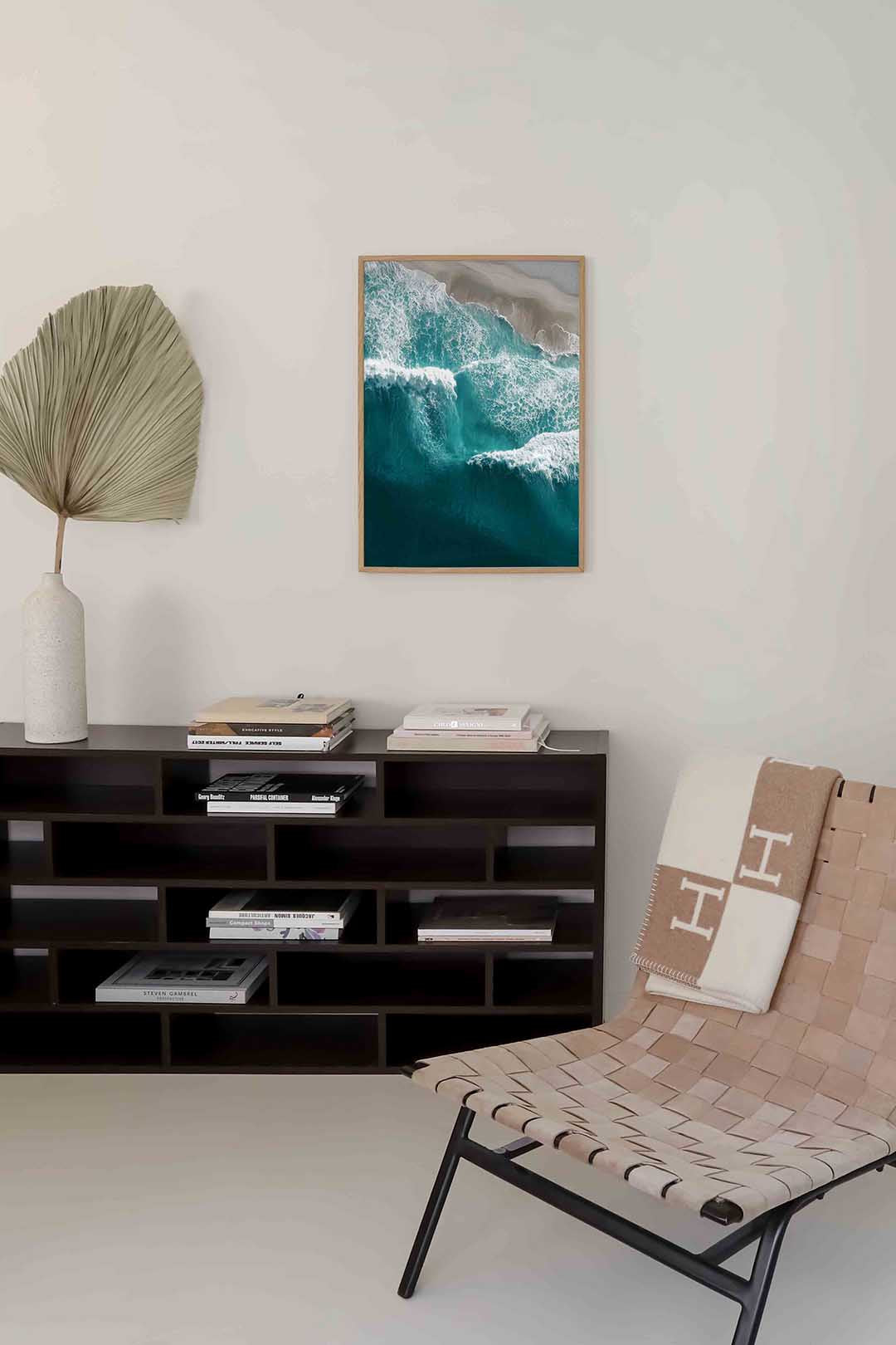 Golven en strand – natuur poster in staand formaat