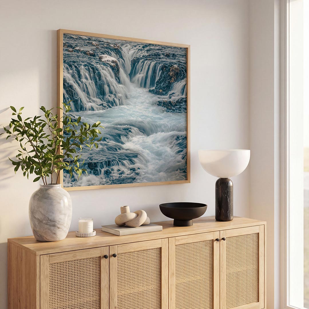 Dynamische waterval poster – tweede productweergave – deze poster toont een krachtige waterval met stromend water over