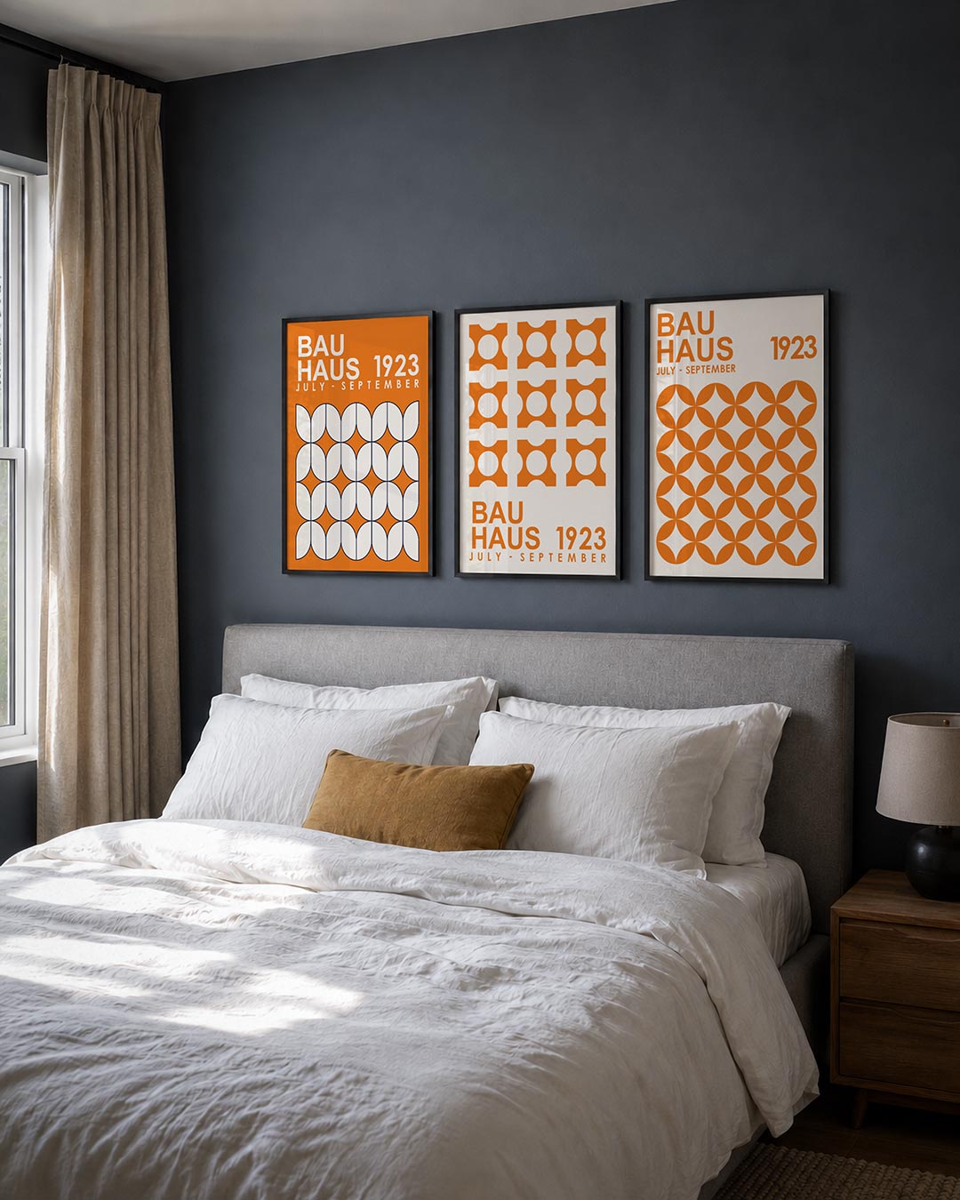 Vorm en kleur posterset – derde productweergave – deze posterset in drie delen toont een levendige oranje achtergrond met