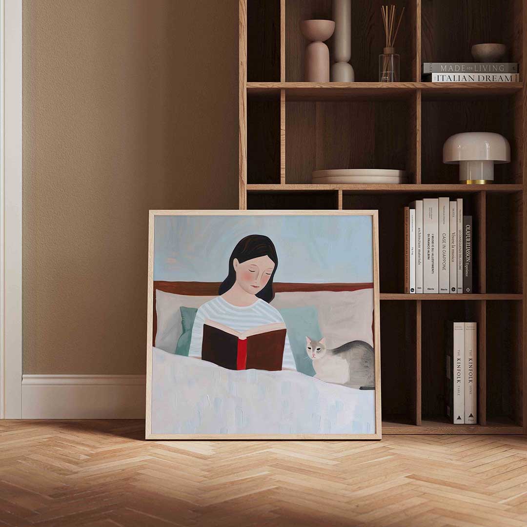 Lezende vrouw met kat – vierkante design wanddecoratie van WallArtistic
