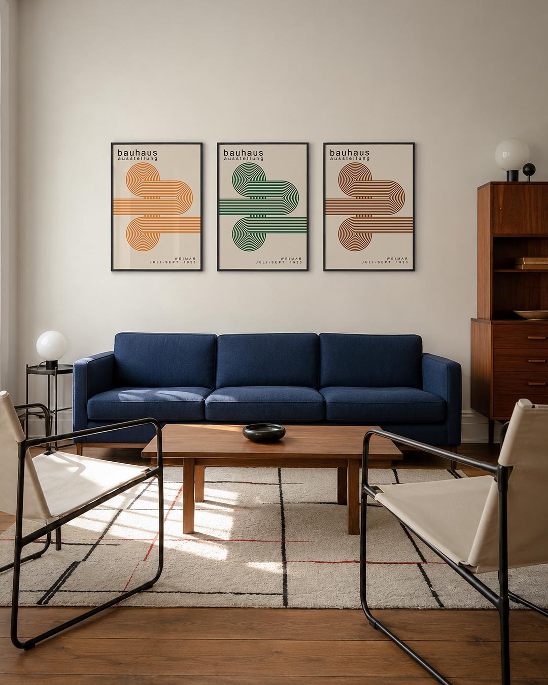 Lijnenspel en vormen driedelige posterset – deze posterset in drie delen toont een ritmisch lijnenspel in oranje op een