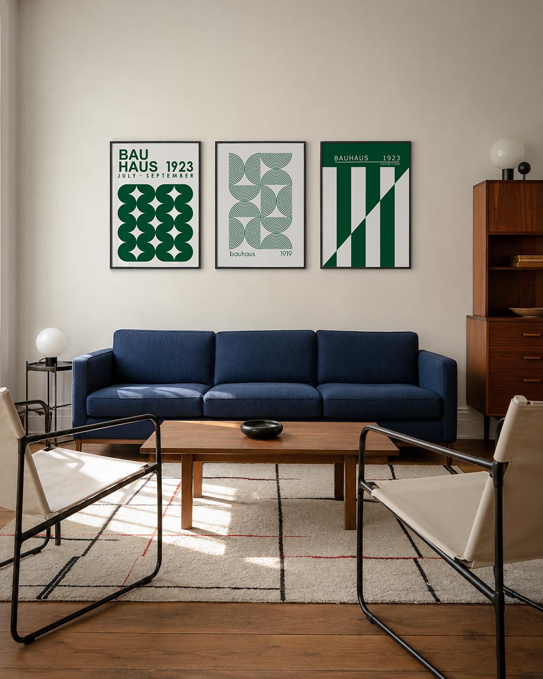 Vorm en ritme driedelige posterset – deze posterset in drie delen toont een speelse herhaling van donkergroene vormen tegen