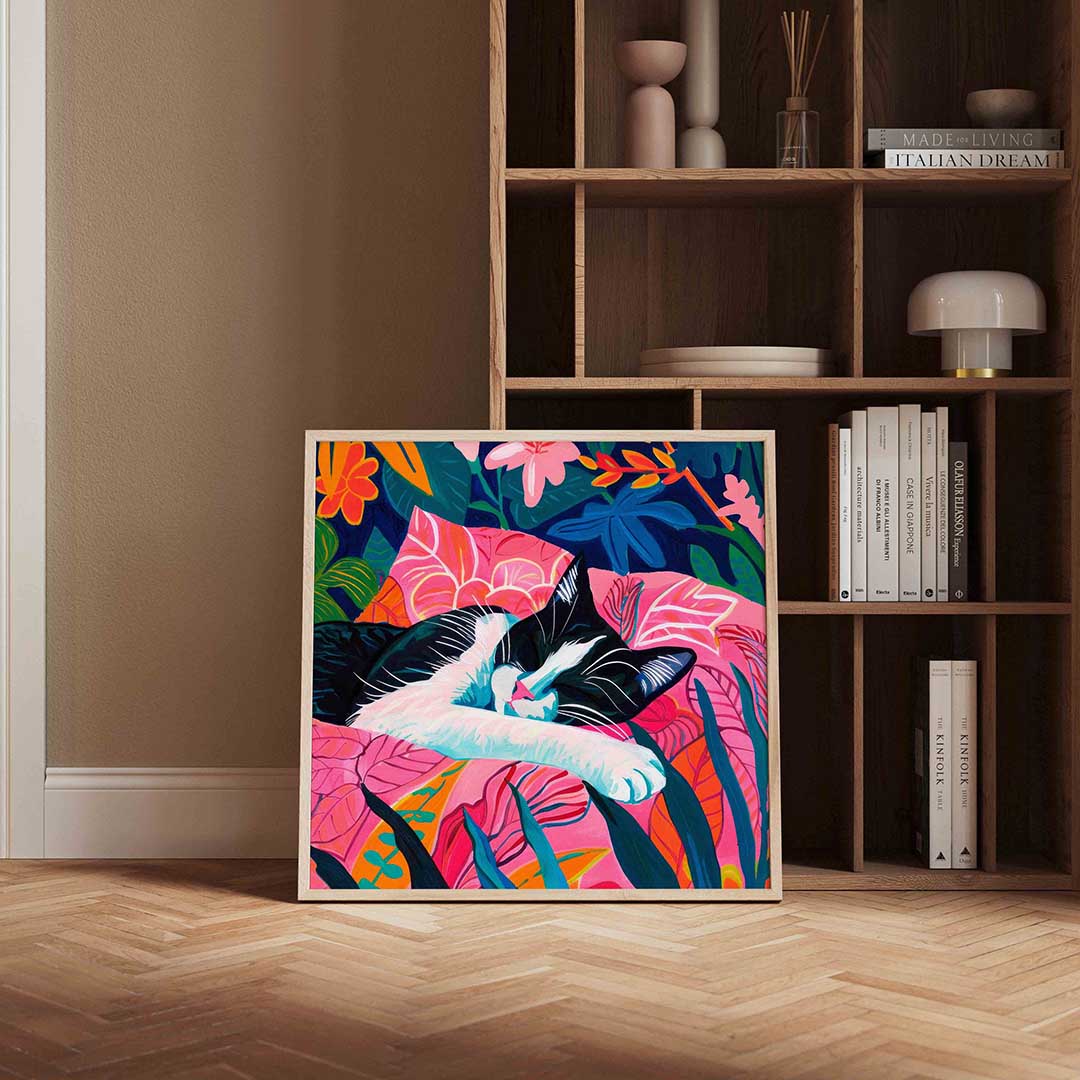 Slapende kat – kleurrijke vierkante wanddecoratie van WallArtistic