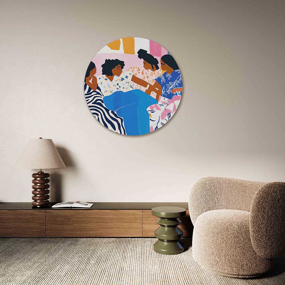 Vrouwen in kleurrijke patronen – abstracte muurcirkel als ronde wanddecoratie