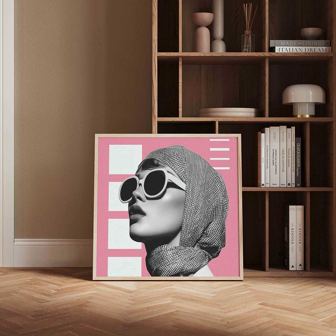 Vrouw met zonnebril – kleurrijke Pop Art poster in vierkant formaat