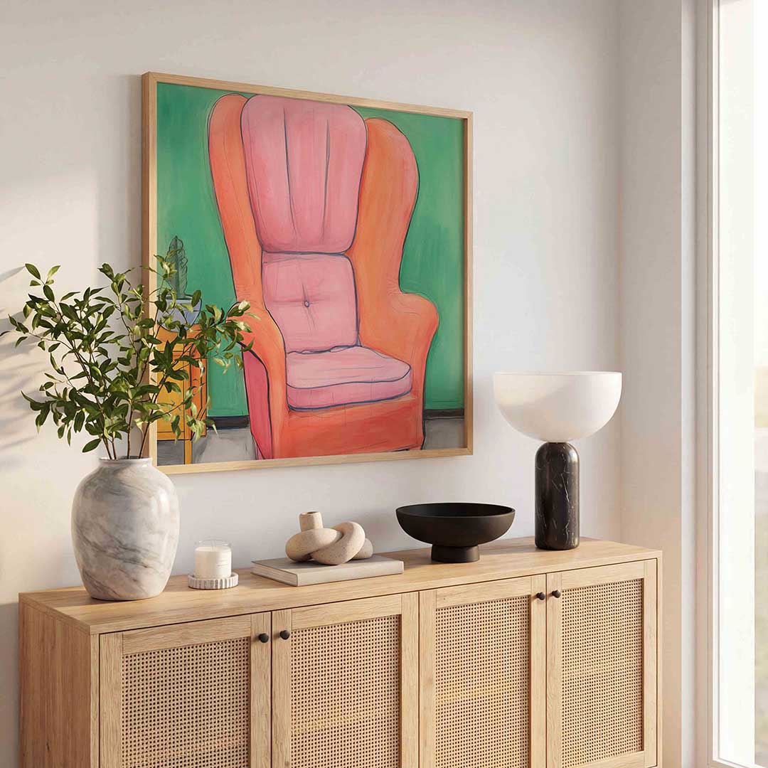 Roze fauteuil en groene muur – kunst en design poster in vierkant formaat