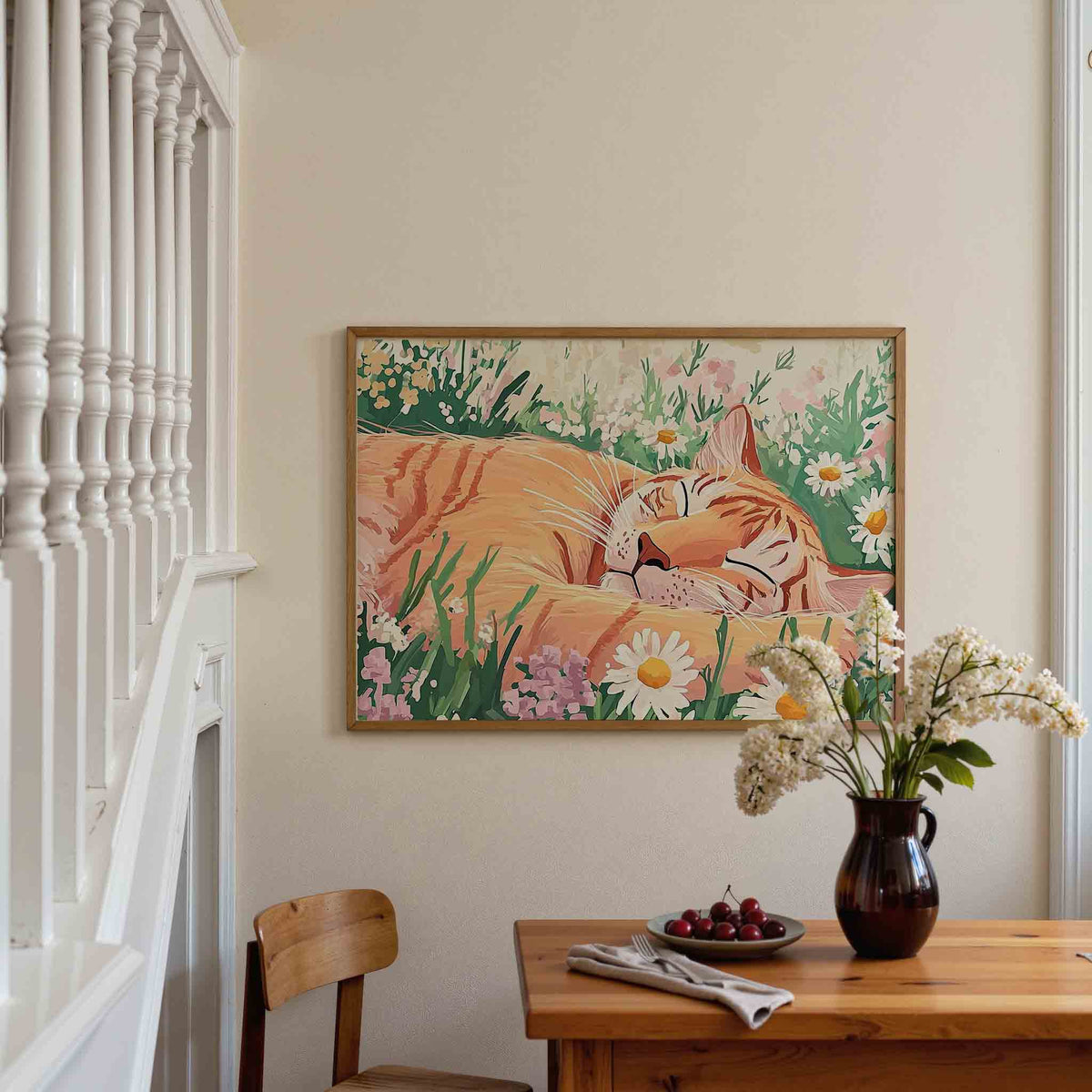 Slapende kat in bloemen – dieren poster in liggend formaat